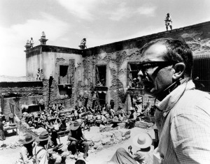 Sam Peckinpah tijdens het filmen van het grote slotgevecht
